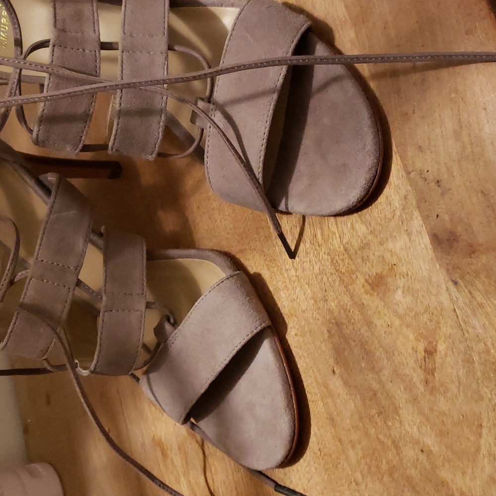 Shoes - Picture 3 of 4